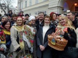 П.Порошенко с семьей посетил рождественскую ярмарку во Львове