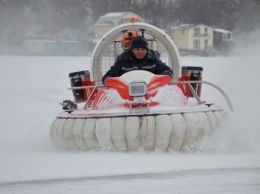 Николаевские спасатели провели рейд на замерзшей "Стрелке"