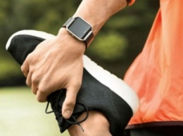 Fitbit представил свои первые смарт-часы с сенсорным цветным дисплеем (ФОТО)