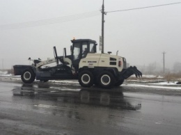 В Кривом Роге на уборке снега и посыпке дорог задействовано более тысячи человек и более сотни единиц техники