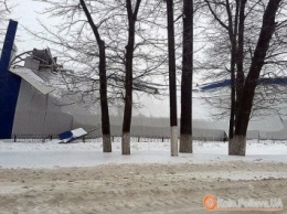 В Полтаве снег обрушил крышу спорткомплекса