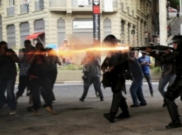 В Бразилии полиция применила слезоточивый газ и светошумовые гранаты против протестующих