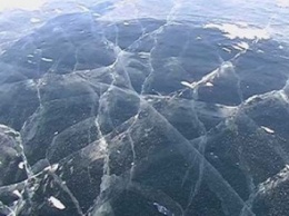 Ненадежная погода: николаевские спасатели напомнили, как помочь провалившимся под лед
