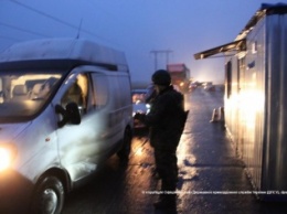 В зоне АТО на оккупированный Донбасс автомобиль пытался провезти 200 кг колбасных изделий