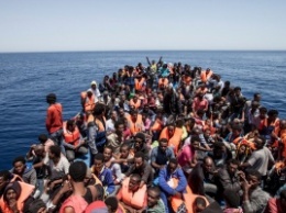 Около Сомали более сотни человек погибли во время крушения лодки