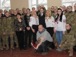 Николаевские библиотекари поздравили военнослужащих учебного центра ВМС ВСУ с Рождеством концертом