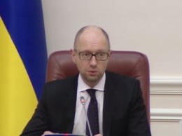 Яценюк заявил, что практически каждый третий украинец получает государственную субсидию