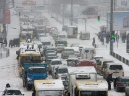 Власти Киева отменили запрет на въезд в столицу крупногабаритного транспорта