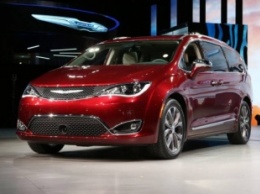 Chrysler представил в Детройте новый минивэн Pacifica