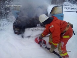 В Чернобыле спасатели ликвидировали пожар в легковом автомобиле ВАЗ. ФОТО