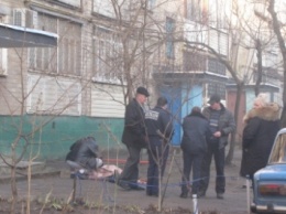 В Мелитополе возле многоэтажки нашли труп