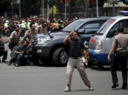 В столице Индонезии произошла серия взрывов, есть погибшие