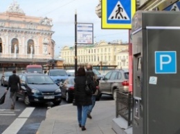 Парковаться за деньги в центре Петербурга стали чаще?