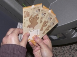 В Азербайджане запретили продавать валюту в небанковских обменниках