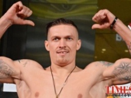 Украинский боксер Александр Усик стремительно восходит по ступеням рейтинга к вершине