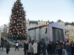 В Киеве проходит церемония закрытия главной новогодней елки страны