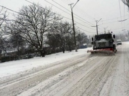 В Кривом Роге не прекращается борьба со снегом. Водителей просят не оставлять машины на дорогах (фото)