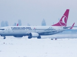 Одесский аэропорт из-за снегопада не принимает самолеты