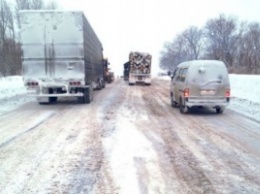 В Николаевской обл. из-за снегопадов ограничено движение транспорта
