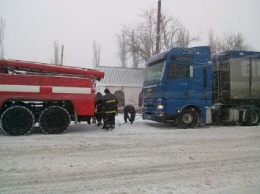 За день николаевские спасатели «освободили» 28 машин на трассах области