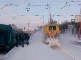 Одесская железная дорога тоже борется с непогодой: наиболее сложная ситуация в Одесской и Николаевской областях