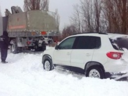 В Верхнеднепровске спасатели вытащили из сугробов 27 легковых и грузовых автомобилей