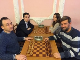 Николаевские шахматисты сразились в необычном семейном турнире