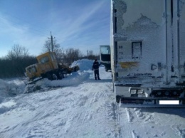 Одесскую и Киевскую трассы открыли - для "цепированных" грузовиков