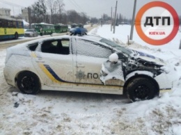 В Харькове произошло ДТП с участием полицейского автомобиля и трактора