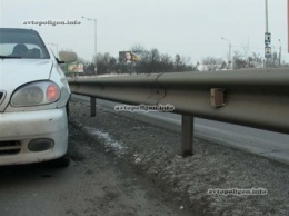 ДТП в Киеве: ZAZ Sens протаранил Nissan Juke и врезался в отбойник. ФОТО