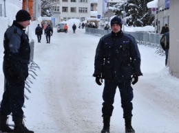 Охранников форума в Давосе поймали на употреблении наркотиков