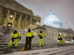 США накрыла снежная метель: 8 погибших и чрезвычайное положение