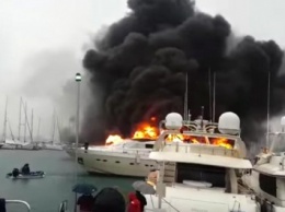 В Турецком порту сгорела яхта российского миллионера