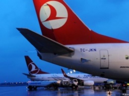 Турецкий самолет совершил экстренную посадку в связи с угрозой взрыва