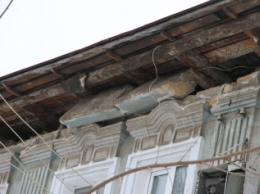 Дом в Николаеве, который из-за снега остался без крыши, до начала капитального ремонта накроют гидробарьером