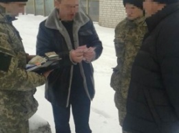 В Черниговской обл. СБУ задержала военных, которые требовали взятку у предпринимателя