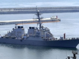 В Китае заявили о незаконном вторжении американского военного корабля