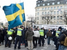 В Швеции около 100 людей в масках напали на мигрантов