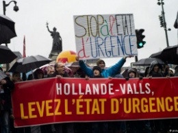 Во Франции прошли массовые демонстрации против продления режима ЧП