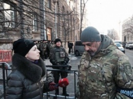 В Киеве под стенами администрации Президента собрались выжившие в Иловайском котле. Среди митингующих криворожане
