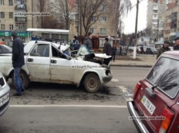ДТП в Виннице: пьяный водитель Волги въехал в грузовик. ФОТО+видео