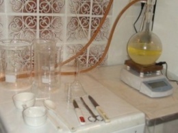 В Николаеве действует нарколаборатория в обычном жилом доме. Правоохранители, в отличие от "химиков", бездействуют