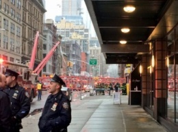 В центре Нью-Йорка упал огромный башенный кран: погибли люди