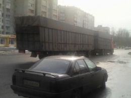 «Дорожный контроль» показал Вадатурскому грузовик весом больше 100 тонн: «Вашим попустительством убиты дороги»