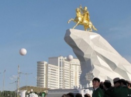 Туркменский президент уволил главу собственной администрации