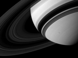 Астрономы выяснили массу одного из колец Сатурна