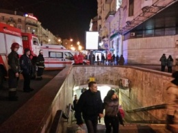 Около часа из-за дыма не работала станция Льва Толстого Киевского метро