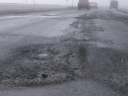 Полицейские предупредили водителей о глубоких выбоинах на трассе «Днепропетровск – Николаев»