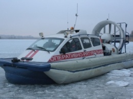 Сезон дрейфующих на льдинах рыбаков: на Каховском водохранилище спасли больше 30 человек