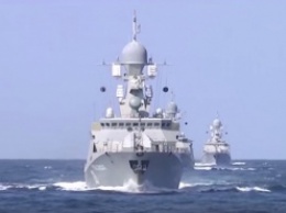 Военные корабли России проводят учения в Черном море